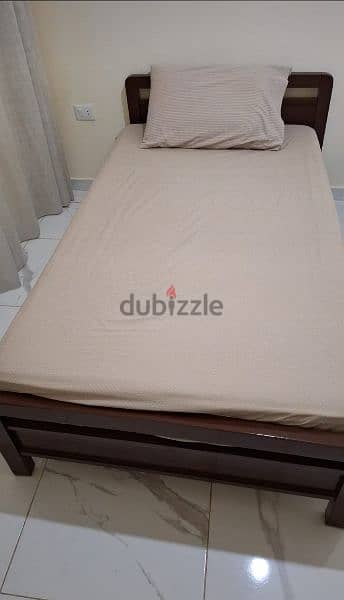 تخت مع فرشة 0