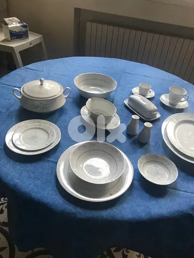 SET OF NEW PORCELAIN PLATES FOR 24 PERSONS