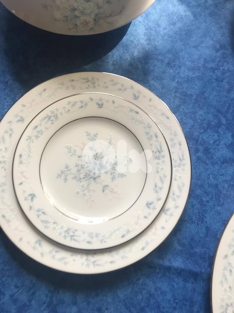SET OF NEW PORCELAIN PLATES FOR 24 PERSONS 2