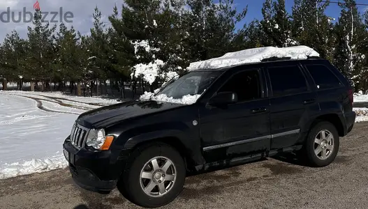 Jeep grand Cherokee laredo 2010 v6 full option
