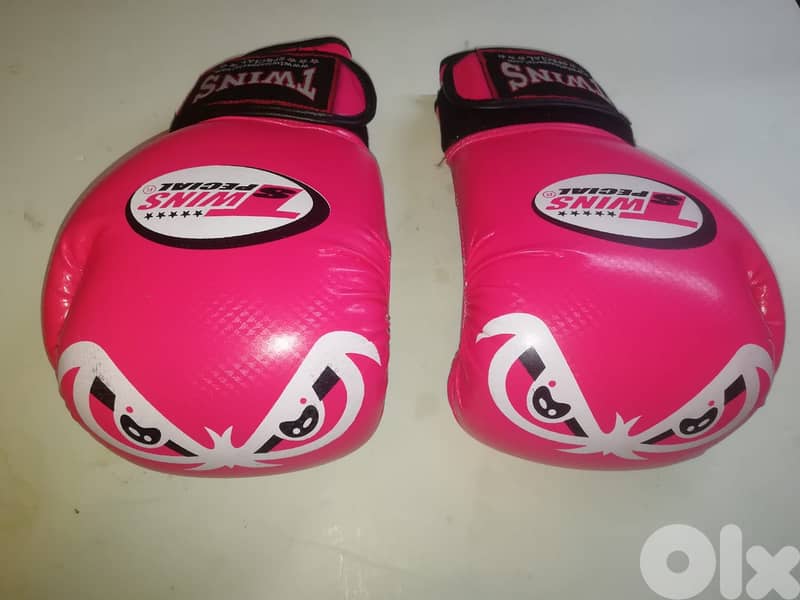 boxing gloves 0