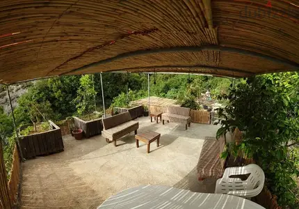 Rent a house with a garden in Mastita