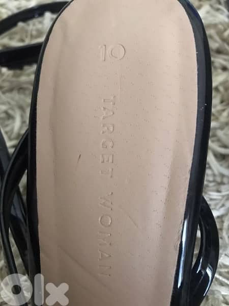 black sandals with straps 2