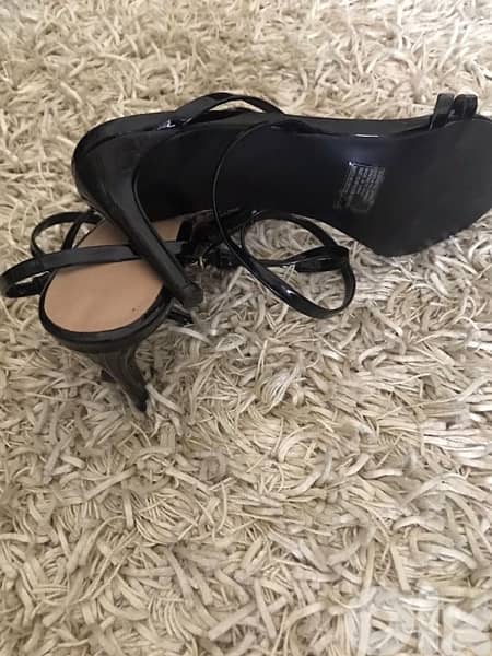 black sandals with straps 3