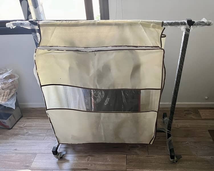 clothes stand 0