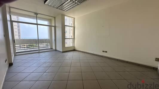 Office for rent in Clemenceauمكتب للإيجار بكليمنصو