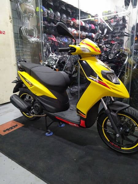 Aprilia SR 125cc 0klm model 2023 two years dealer warranty 6