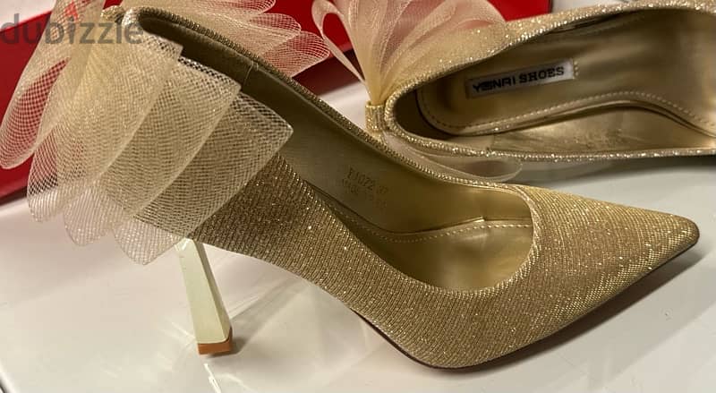Hand and showlder bag; gold color and high quality. sac 16