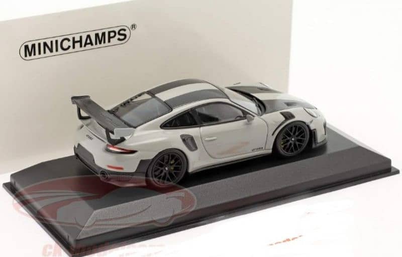 Porsche GT2 RS diecast car model 1;43. 4