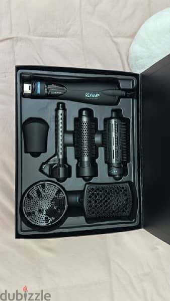 ReVAMP hot brush for styling, perfect condition barely ever used. 0
