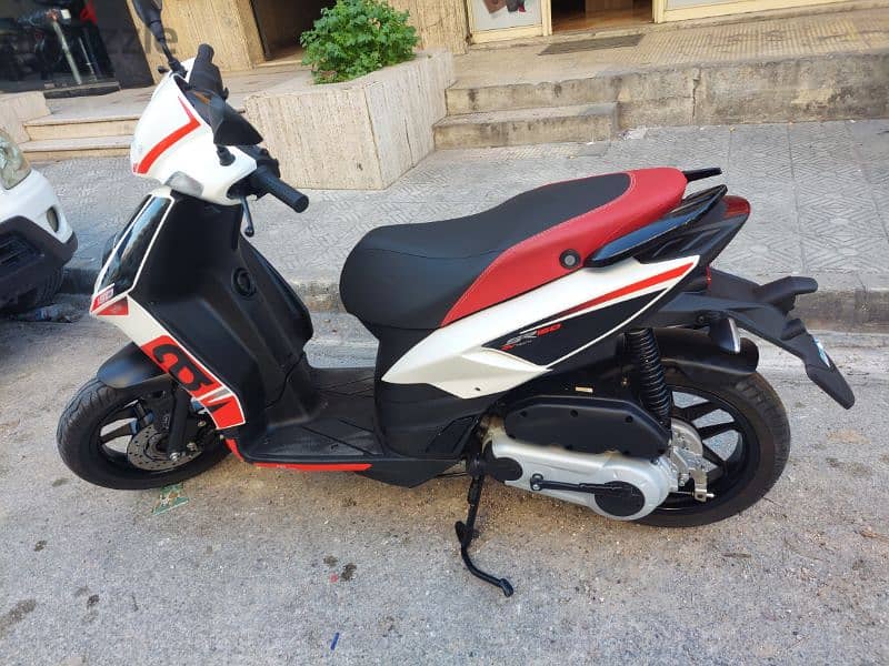 aprilia 2023 ABS 6