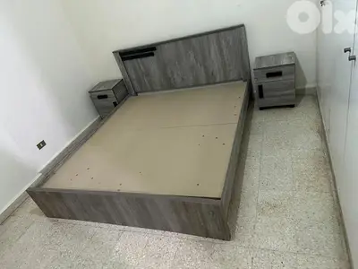تخت مجوز عرض 170 سم مع كمود وشفنيرة مع مرايا