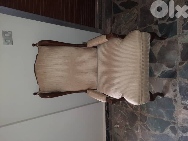 wooden chair 0