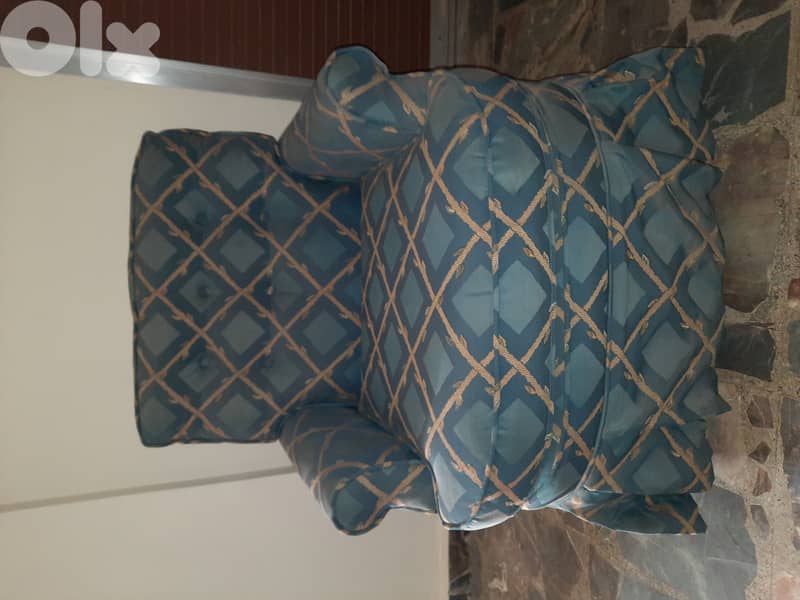 single sofa 0