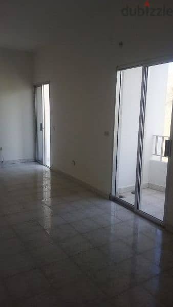 bouar البوار الخط البحري شقة ١ نوم 250$ نظيفة بدون فرش