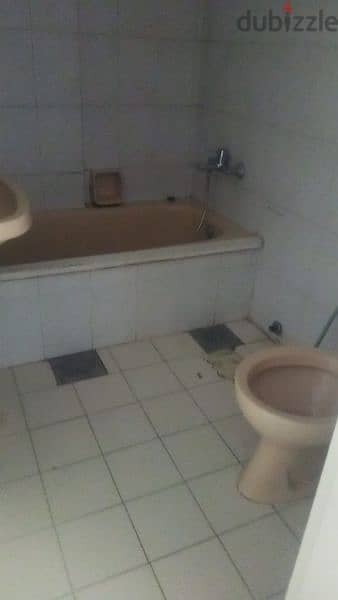 bouar البوار الخط البحري شقة ١ نوم 250$ نظيفة بدون فرش