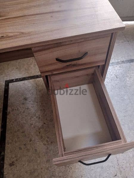 طاولة و مكتب 1