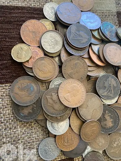 مجموعة كبيرة عملات بريطاني ١٠٠ قطعة ١٠٠$