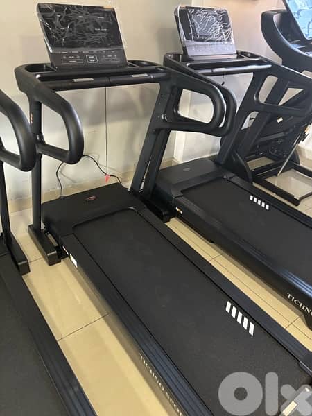 Foldable Motorized Treadmill with TV Andriod Tablet 2.5 HP 120 kg 2
