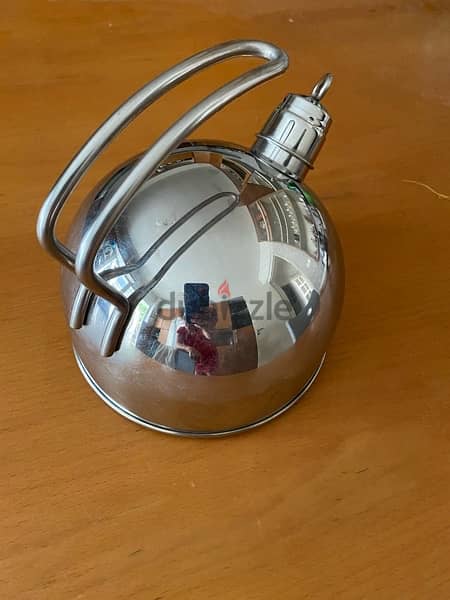 kettle with whistle 0