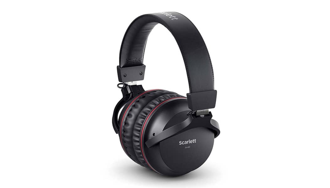Focusrite Scarlett 2i2 Studio G4 Recording Pack 3