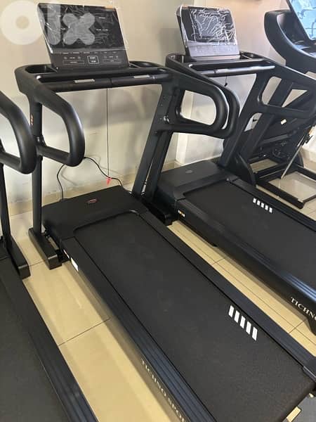 Foldable Motorized Treadmill 2.5 HP 120 kg max user weight 2