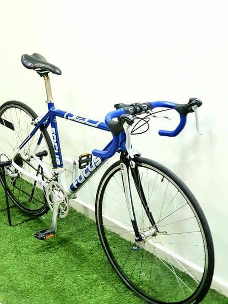 focus road bike 28 used like new 3