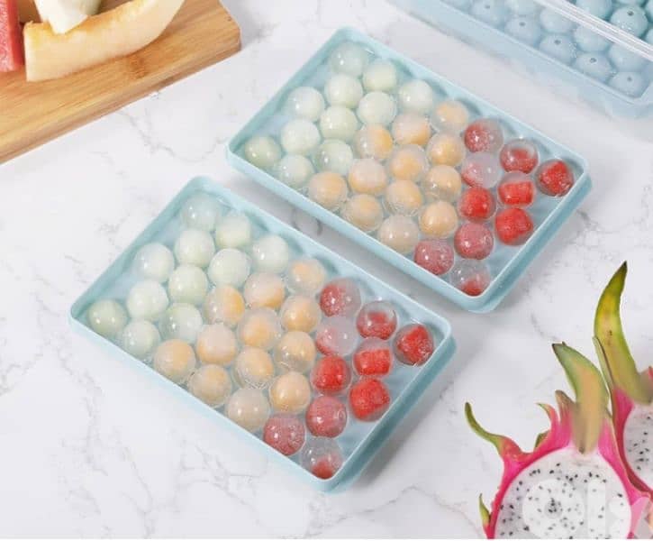 round ice cubes box 1