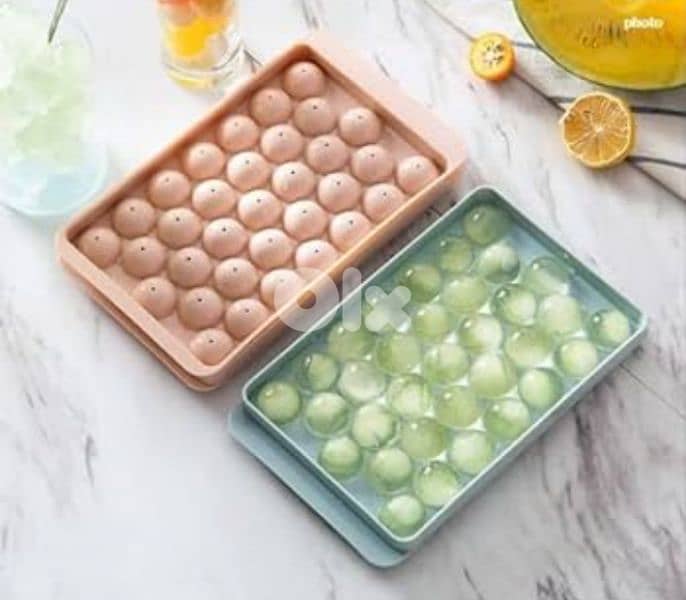 round ice cubes box 2