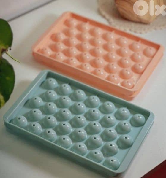 round ice cubes box 4