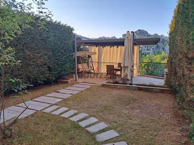 160 sqm Luxurious Chalet for Sale in L'univers Feitrun Keserwan