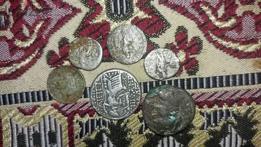 عملات اثريه  عمرهااا2000 سنه