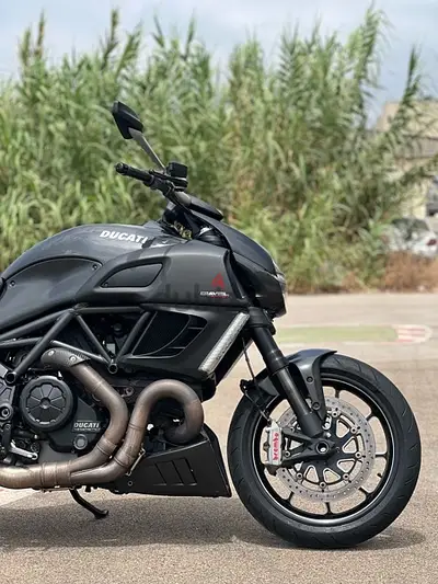 Ducati Diavel Carbon 5000km only