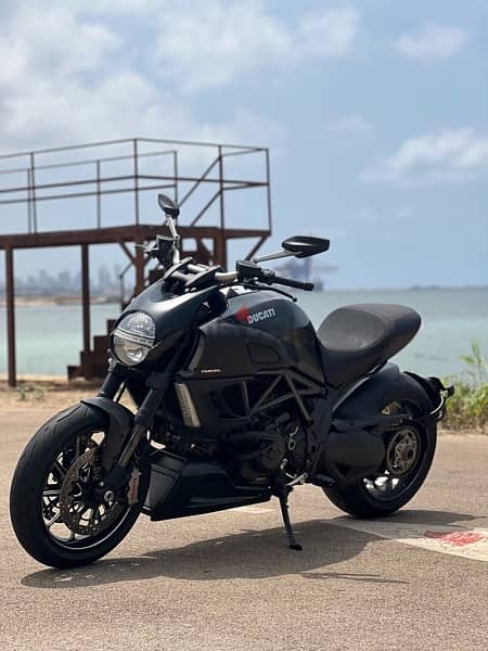 Ducati Diavel Carbon 5000km only 5