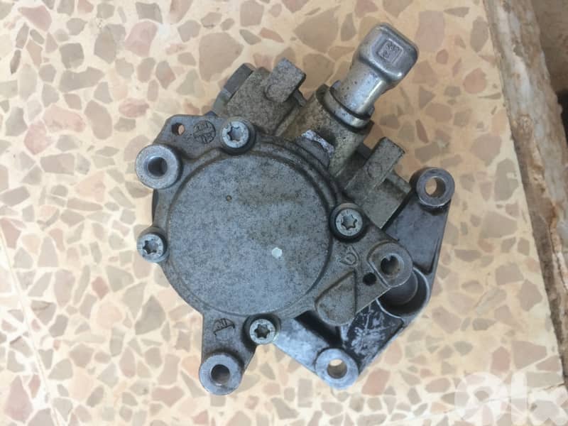 pump for Mercedes C300/2009 0