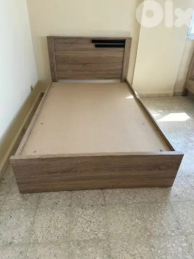 تخت مفرد ونص عرض 120 سم
