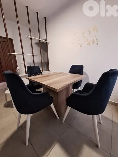 Full Dining Table