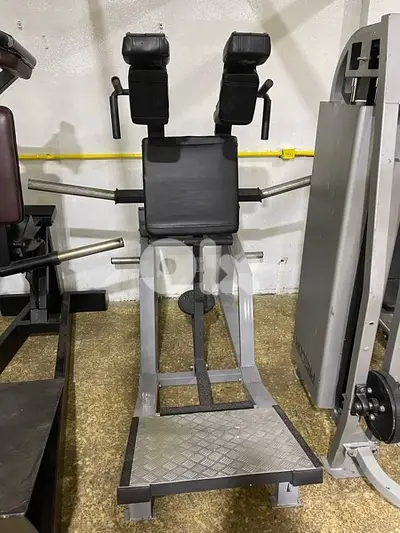 squat machine like new very good quality