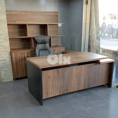 Office Desks.            مكاتب كبيرة