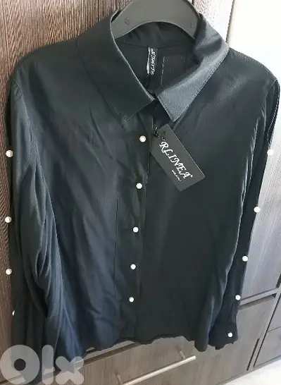 A Black Pearl Buttons Long Sleeves Shirt