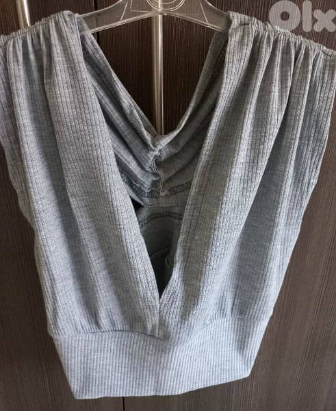 A Medium Size Gray Crop Top 0