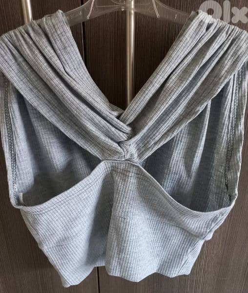 A Medium Size Gray Crop Top 1