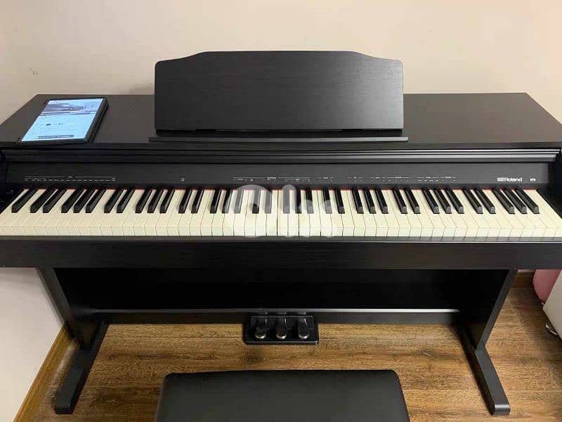 roland rp30 digital (electric piano)  CALL: 76360442 1