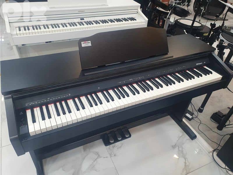 roland rp30 digital (electric piano)  CALL: 76360442 2