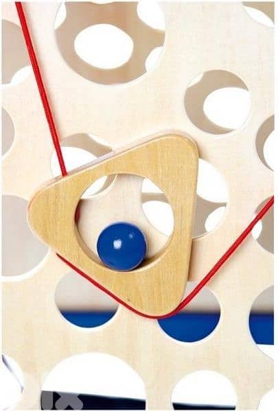 climbing wall ball race game 2