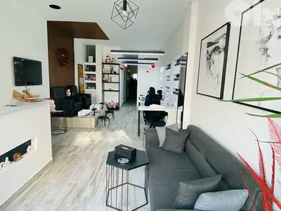 nails specialist