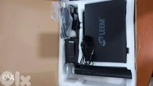 2 mic wireless,1 mic hand + 1 mic clip,brand leem,new not used