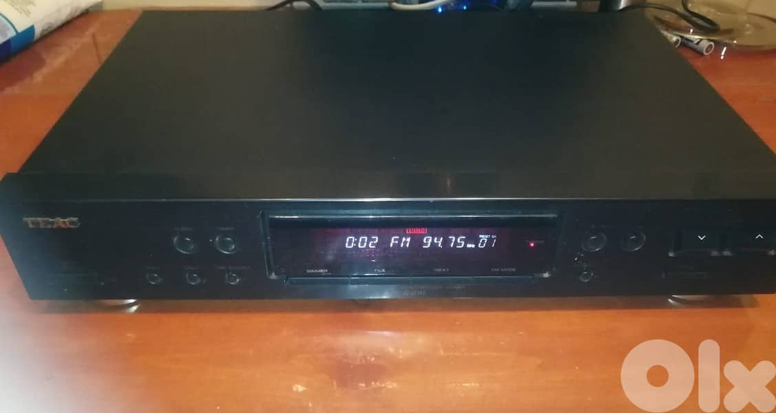 TEAC T-R400 FM/AM digital synthesizer tuner in very good condition 0