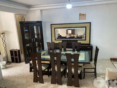 اوضة سفرة شغل توصاية كتير مرتبة ملبسة قشرة