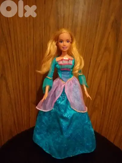 Barbie ISLAND PRINCESS Mattel 2006 as new dressed doll bending legs=28
